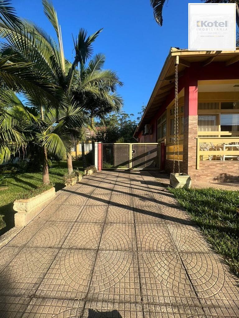 Casa com 4 quartos, suíte, churrasqueira, vaga de garagem, no bairro Elsa, Viamão/RS
