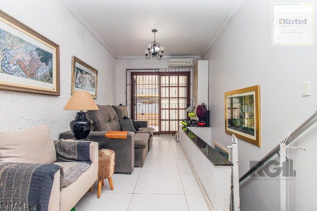 Casa para Venda - 110m², 2 dormitórios, sendo 1 suítes, 2 vagas - Menino Deus