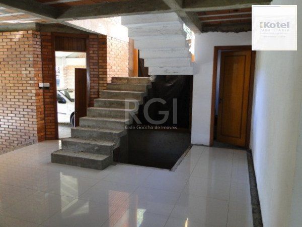 Casa Condominio para Venda - 480m², 3 dormitórios, sendo 2 suites, 2 vagas - Elsa