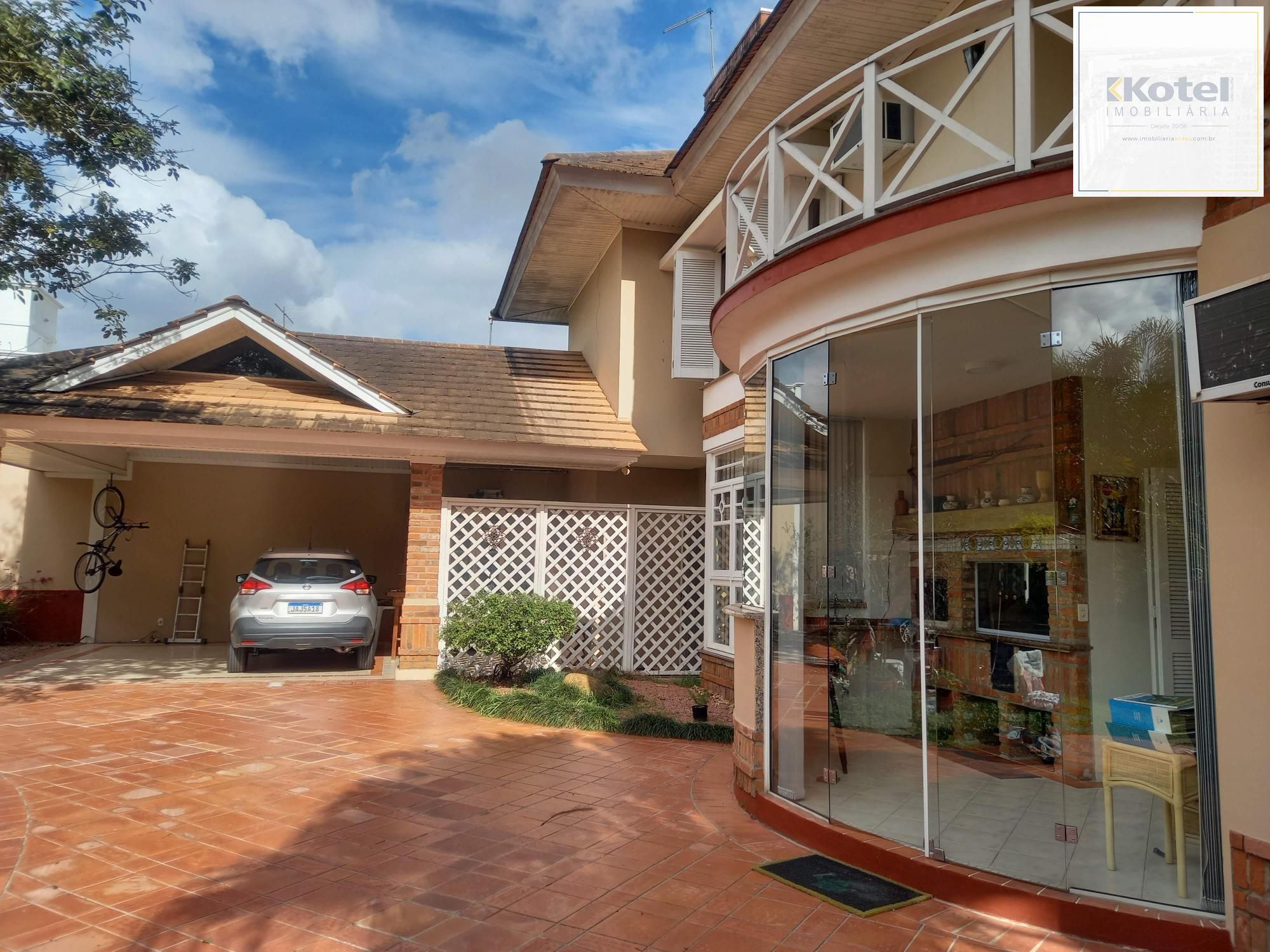 Excelente sobrado 242m²/3dormitórios/Moinhos de Vento/Canoas