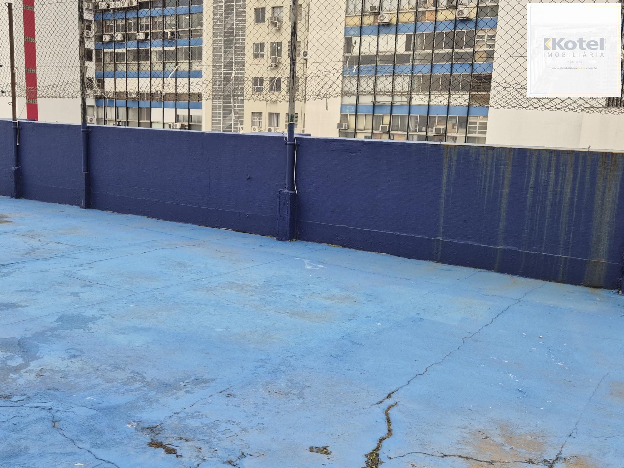 Prédio desocupado de 16 andares