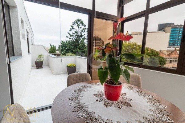 Cobertura à venda com 1 quarto, 72m², 2 vagas, Rua Barão do Cotegipe no bairro São João em Porto Alegre