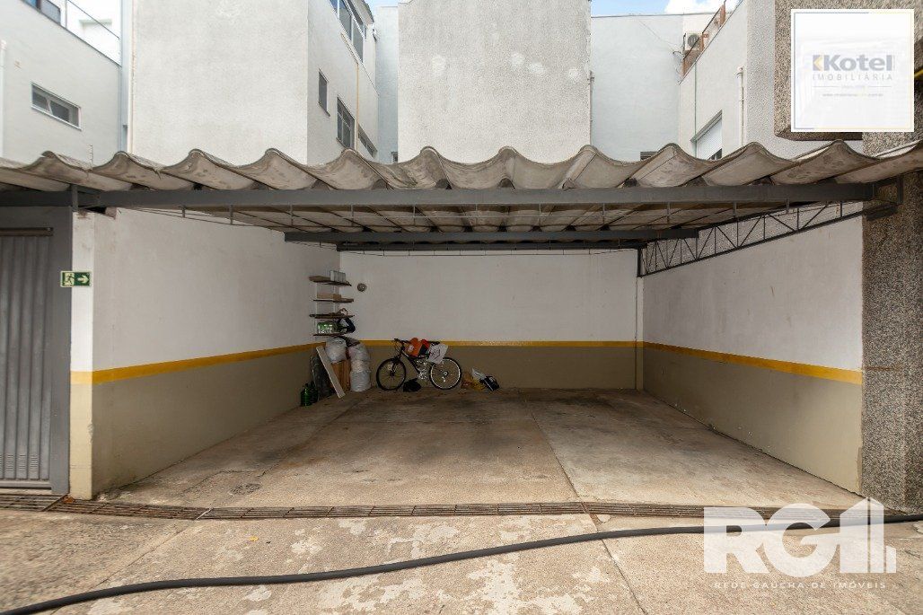 Apartamento Reformado! Com 3 dorm, sendo 1 suíte, 2 vagas na Rua Corte Real. — foto 4