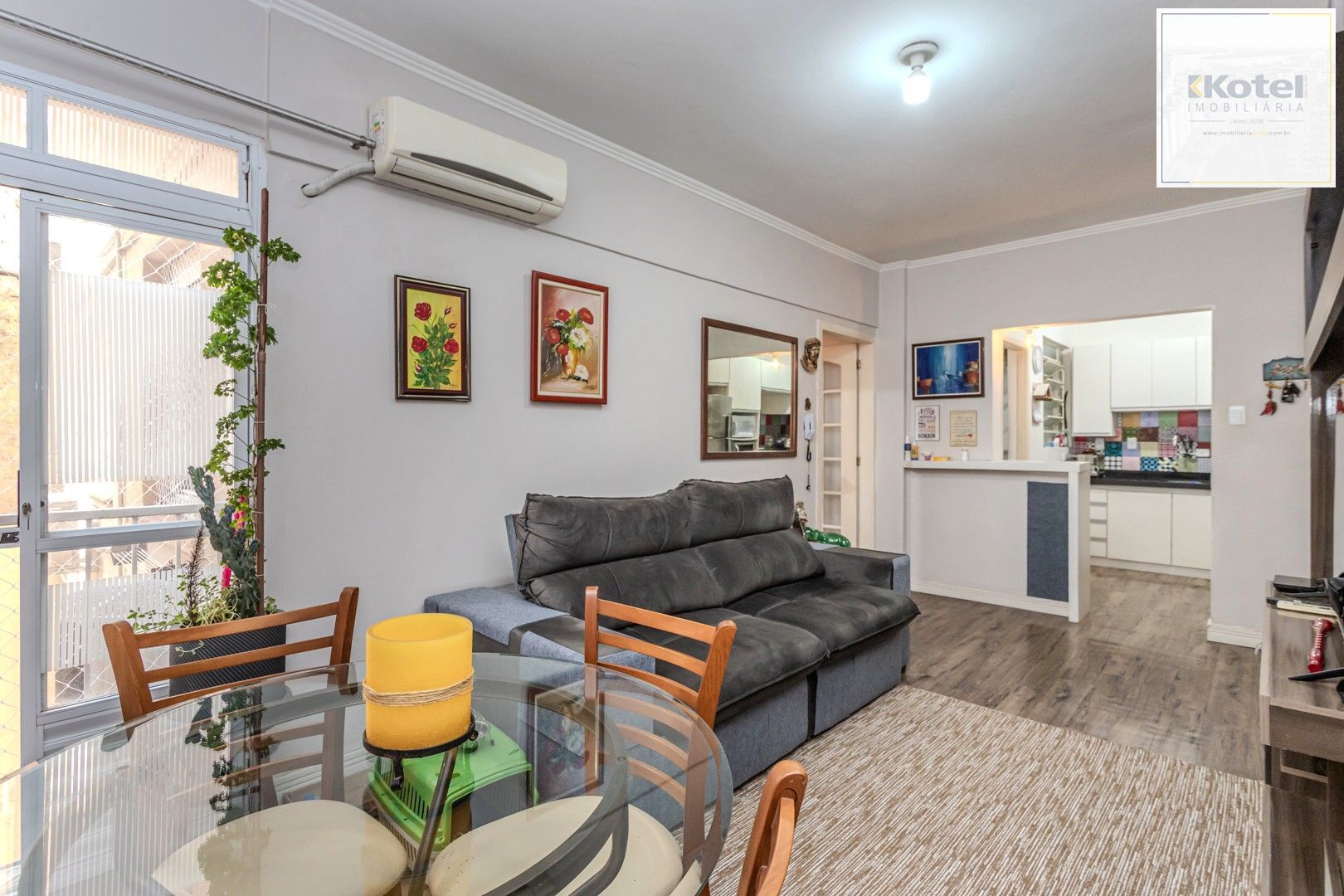 Apartamento MOBILIADO no Centro de 2 dormitórios e vaga — foto 2