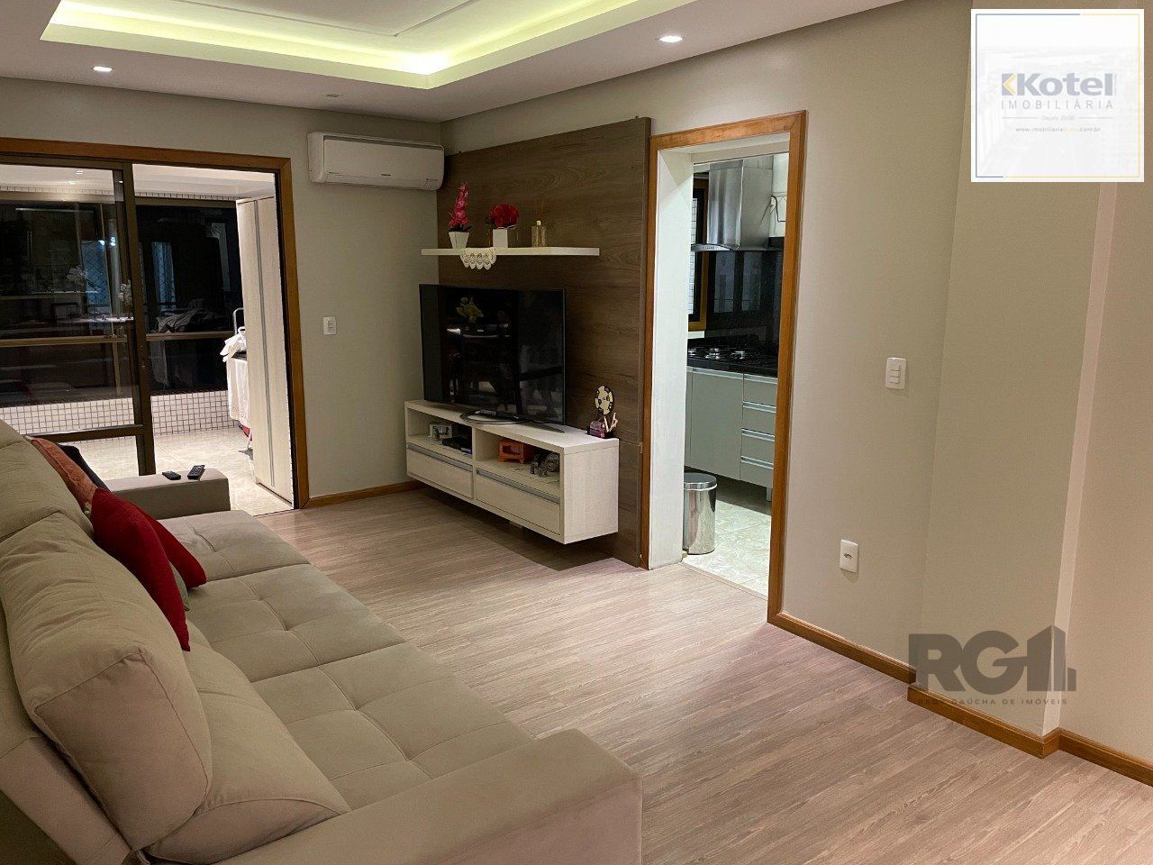 Apartamento mobiliado, 3 dormitórios, 1 suíte, vaga de garagem, Bairro Vila Eunice