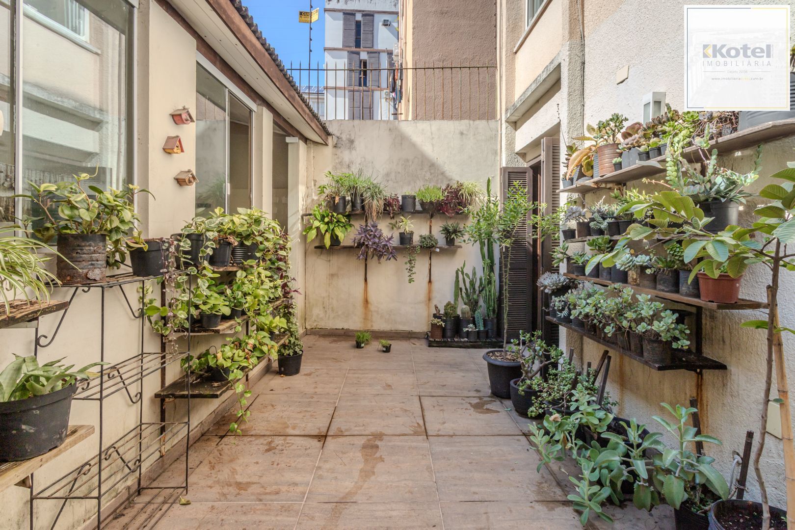 apto garden. no bairro Petrópolis,  com lindo pátio privativo. todo reformado. — foto 4