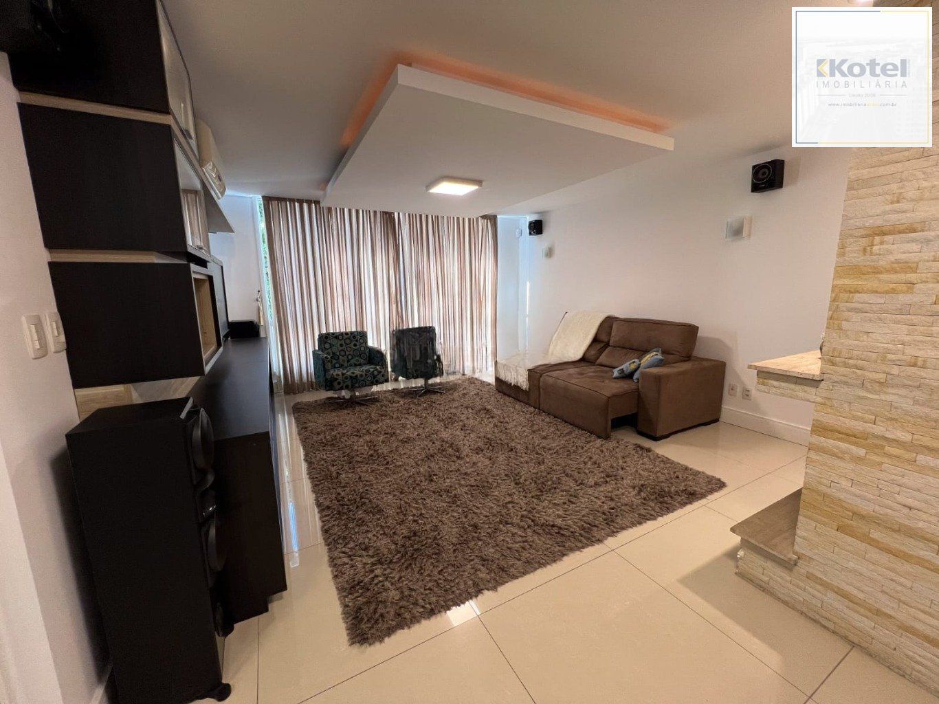 Casa semi mobiliada de 3 dormitórios e 4 vagas no bairro Cascata — foto 3