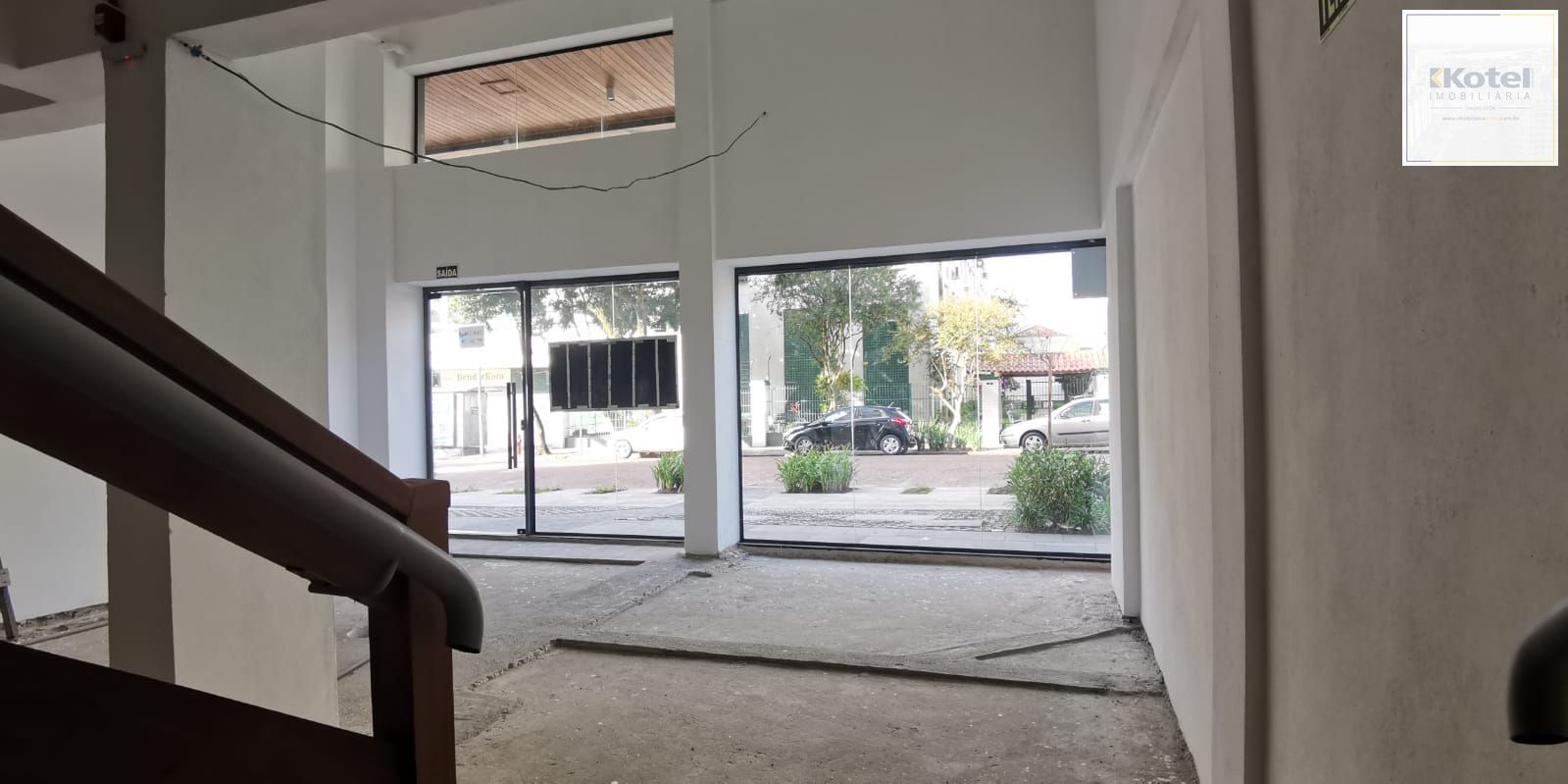 Vende loja ,com mezanino 180m², 2 banheiros