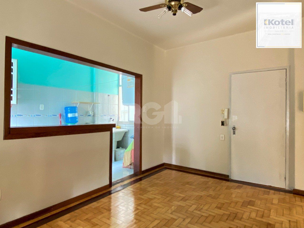 Apartamento 1 dormitório, de frente, com ótima posição solar, no Centro Histórico