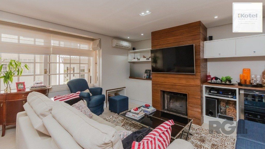 Excelente casa em condomínio de 249m² com 03 dormitórios e 4 vagas.