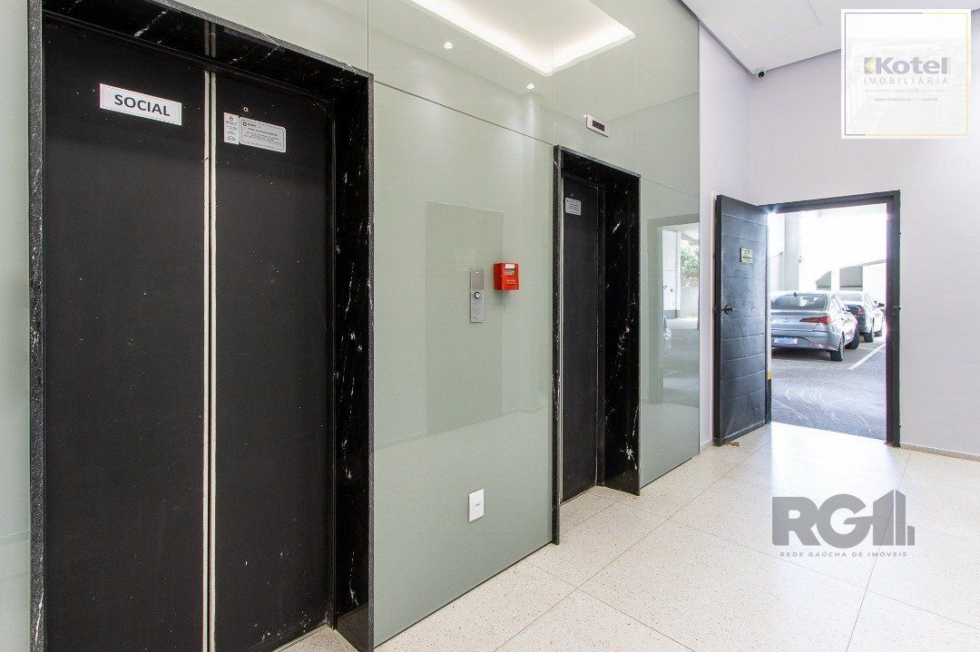 SALA COMERCIAL BAIRRO MENINO DEUS - 82m² DE ÁREA PRIVATIVA, 1 VAGA