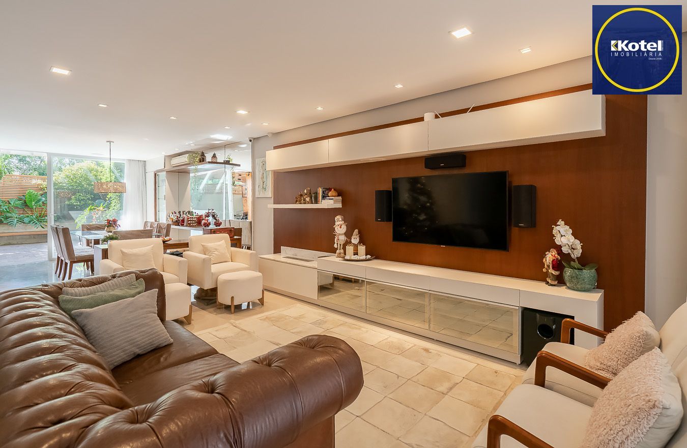 Casa em Condomínio com 4 quartos e 275m² à venda em Sarandi, Porto Alegre.