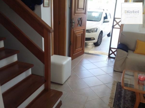 Sobrado em Ipanema, zona sul de Porto Alegre,  com 175m² - 3 dormitorios, sotão, piscina. — foto 4
