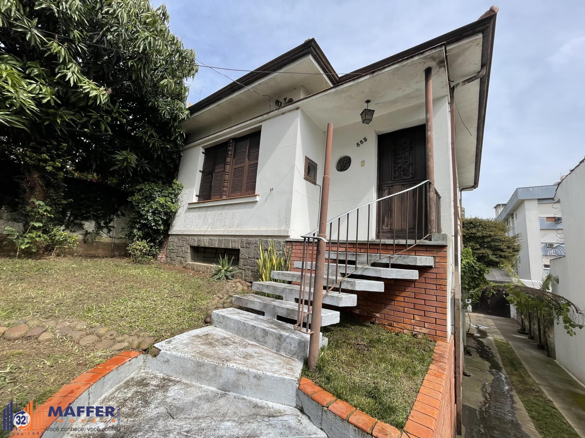 Casa com 3 dormitórios e ampla garagem Bairro Higienópolis
