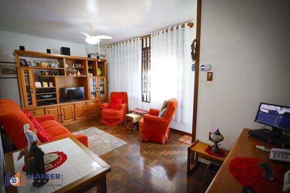 Casa 3 dorms  2 vagas Chácara das Pedras em Porto Alegre-RS