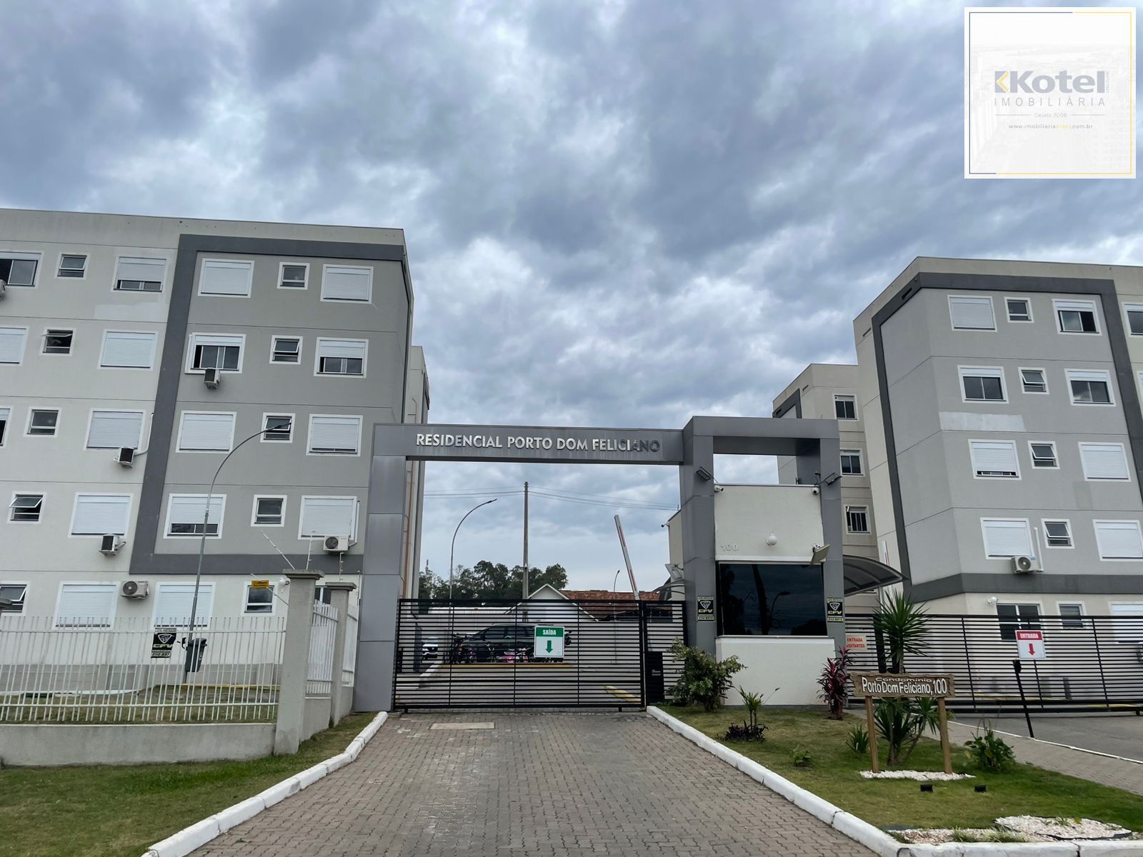 Apartamento 2 dormitórios, 1 vaga e Piscina na Av. Protásio Alves
