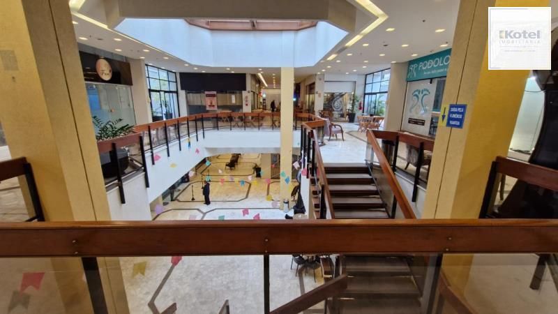 Loja térrea na Galeria Dr. Florêncio Ygartua - Bairro Moinhos de Vento