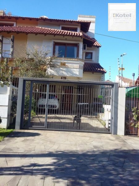Sobrado em Ipanema, zona sul de Porto Alegre,  com 175m² - 3 dormitorios, sotão, piscina. — foto 2