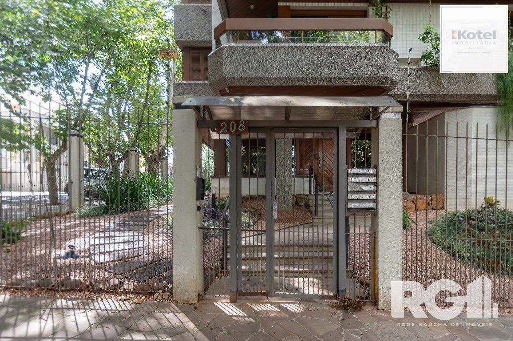 Apartamento Reformado! Com 3 dorm, sendo 1 suíte, 2 vagas na Rua Corte Real. — foto 2