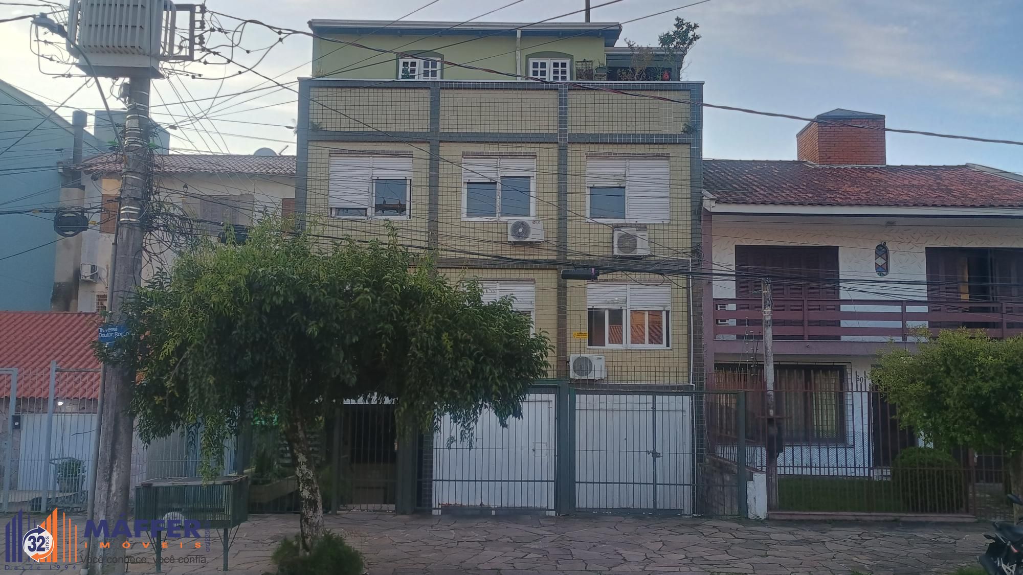 " IMPERDÍVEL" Apartamento de 2dormitórios semimobiliado  ao lado do Bourbon Teresópolis.