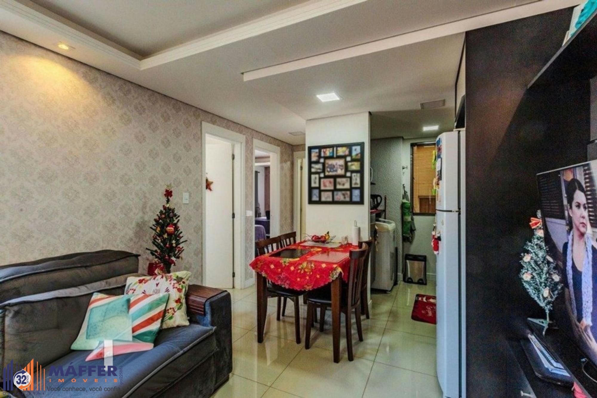 Apartamento semi mobiliado de 2 quartos e 1 vaga no bairro Glória.