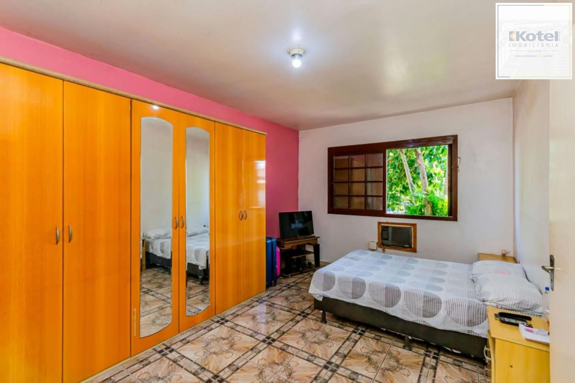 Casa com 3 quartos, 4 vagas e amplo pátio no Bairro Sarandí — foto 5