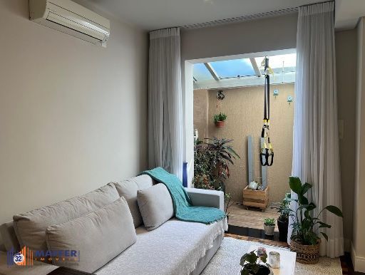 Apartamento de 1 dormitório totalmente reformado com áreas externas privativas e acabamento diferenciado no bairro Santo Antônio