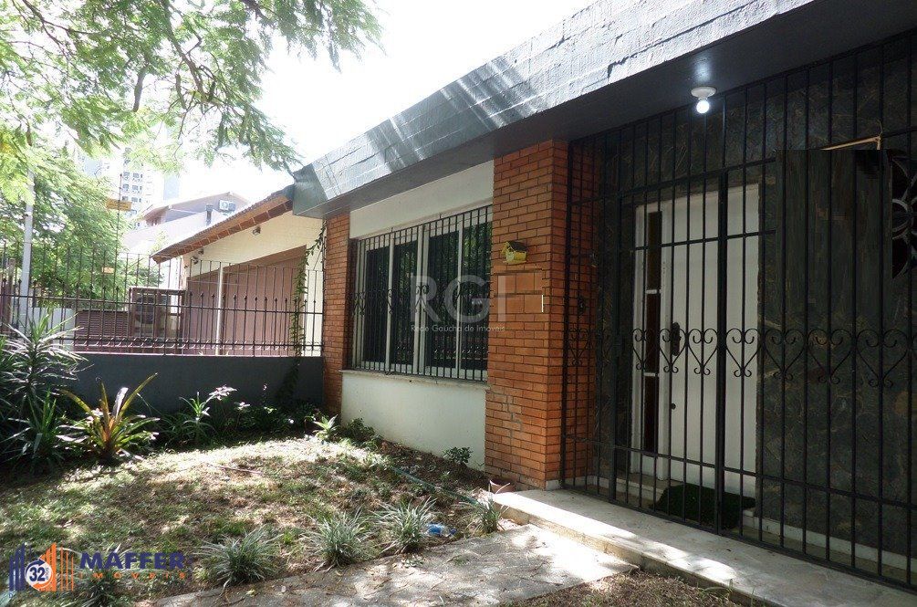 Casa no bairro Jardim Botânico de 3 dormitórios e 2 vagas