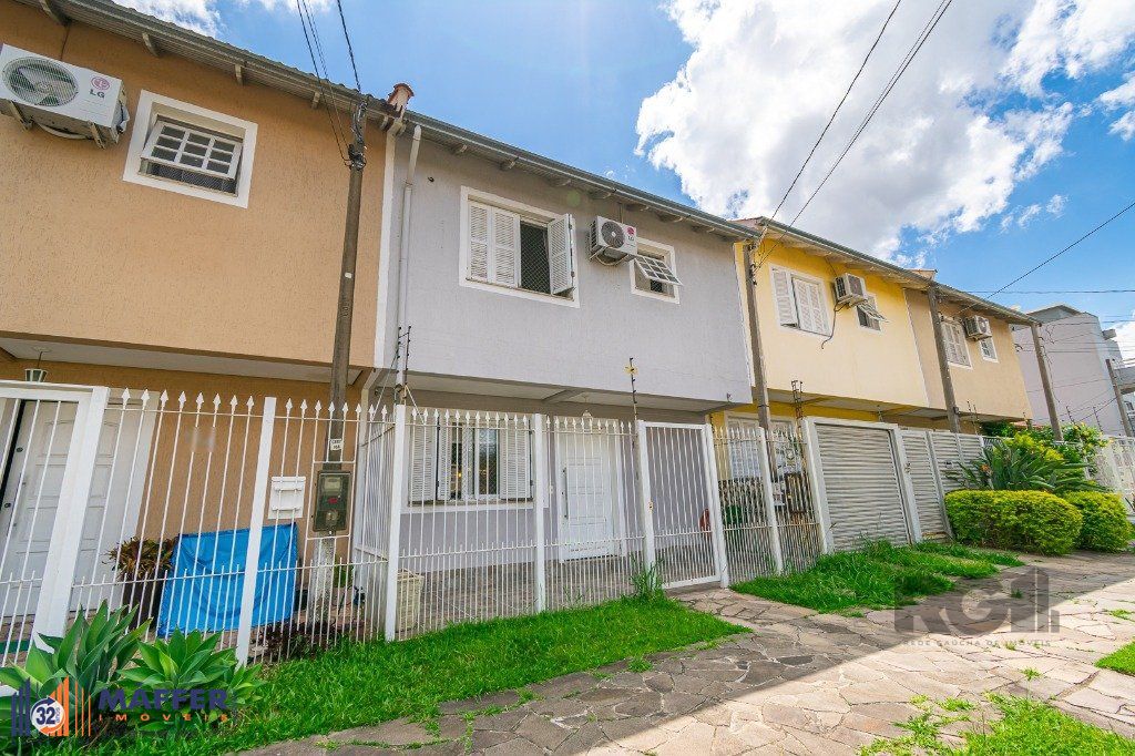 Casa sobrado no Sarandi de 3 dormitórios e vaga