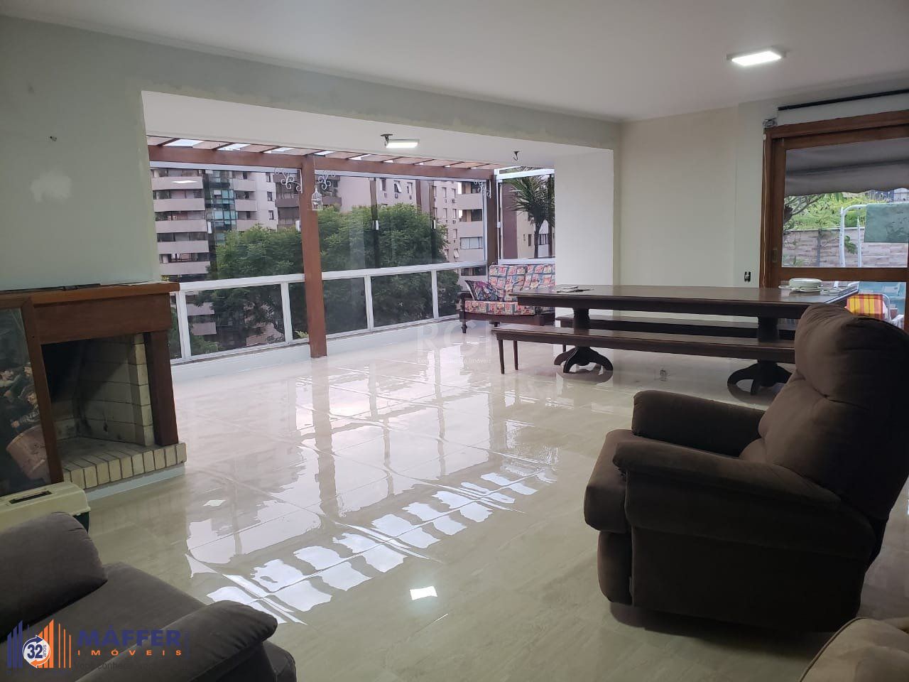 Cobertura para Venda - 296m², 3 dormitórios, sendo 1 suites, 3 vagas - Petrópolis