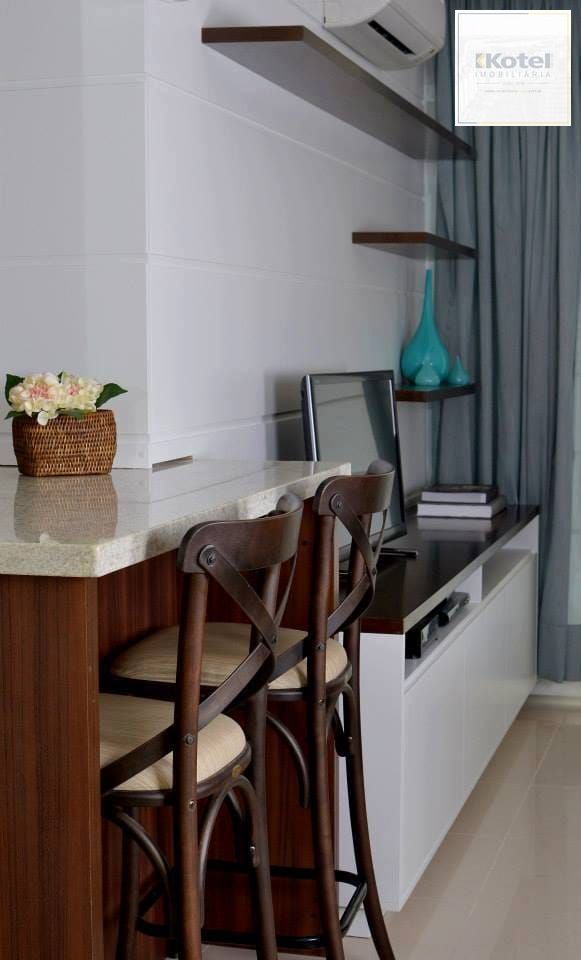 Lindo apartamento semi mobiliado, 3 quartos (1 suíte), churrasqueira e vaga. — foto 3
