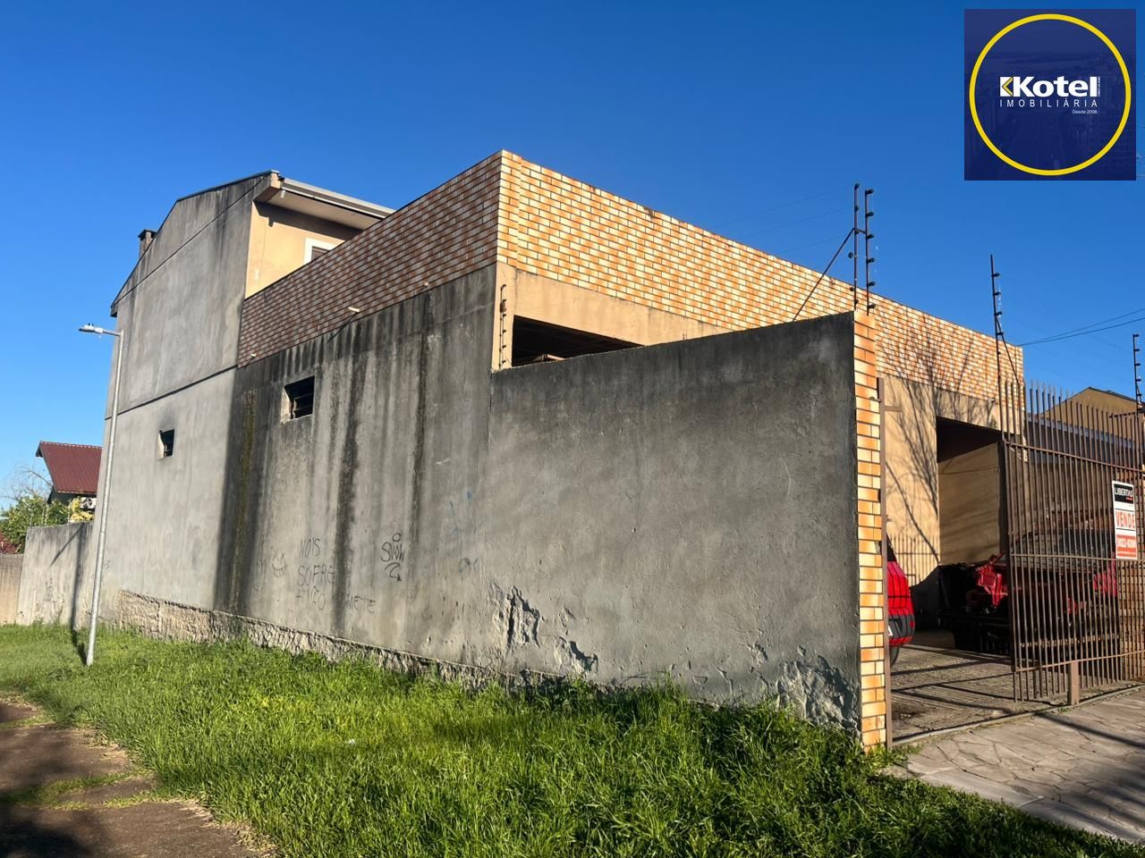 Casa comercial /residencial.