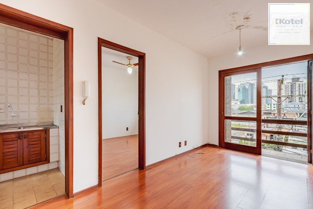Apartamento com 1 Suite, sacada e 1 vaga de garagem no bairro Cidade Baixa — foto 4