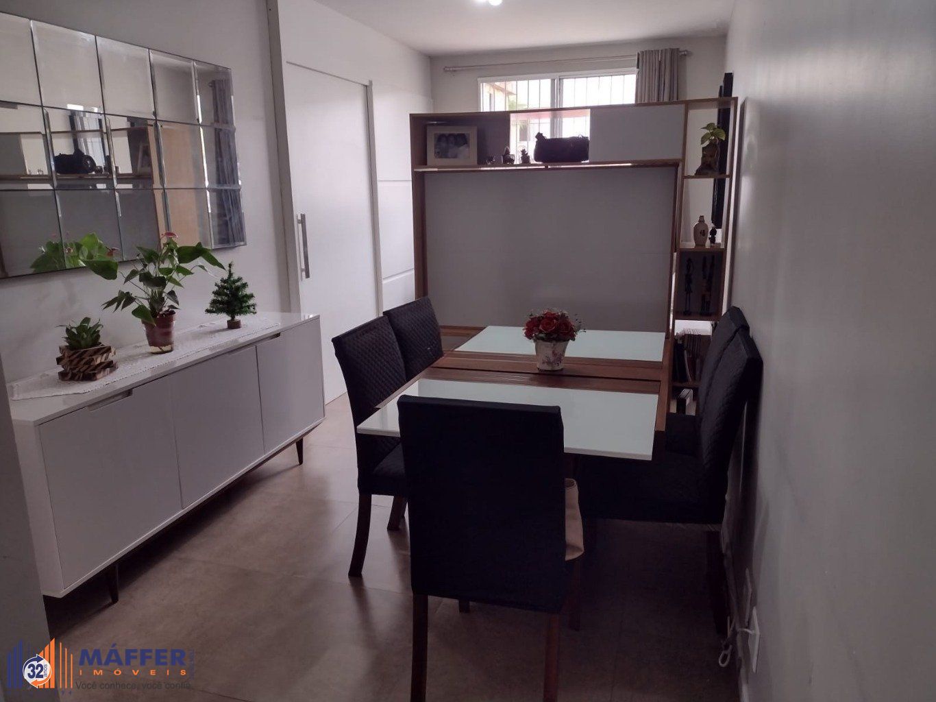 Apartamento 2 Dormitórios Térreo com Portaria 24h no Morro Santana