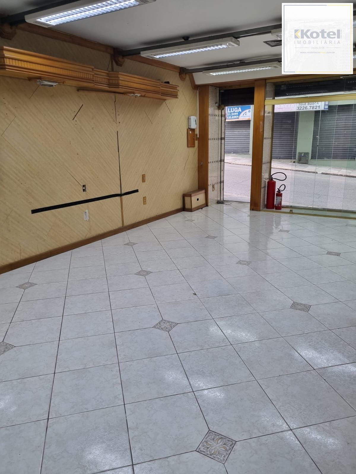 Loja Térrea de Frente à Venda no Centro Histórico de Porto Alegre