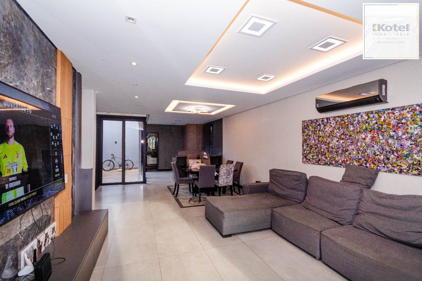 Casa com 4 quartos e 4 vagas  em Canoas.