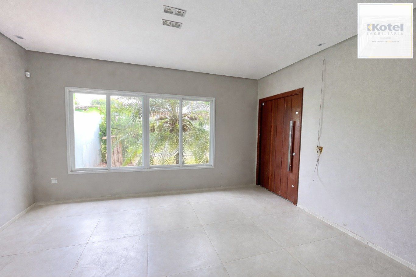 Casa  de 4 Dormitórios e 3 vagas de garagem em Canoas.