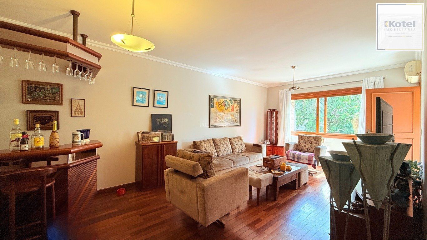 Apartamento com 3 dormitórios, 1 suíte e 268m² à venda em Higienópolis.