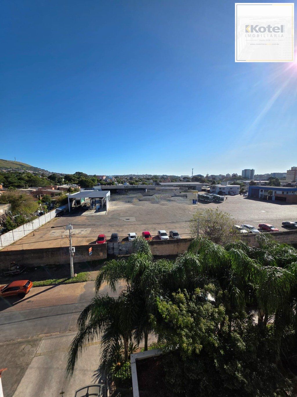 Apartamento semi mobiliado de 2 quartos, elevador e vaga no bairro Partenon.