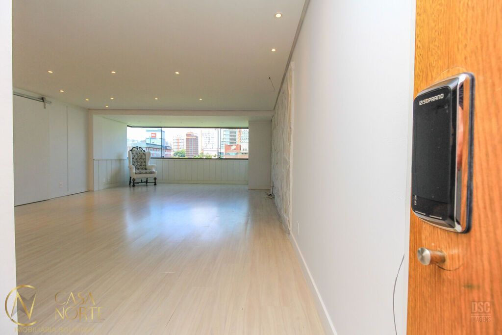 Apartamento à venda com 3 quartos, 120m², 1 suíte, 2 vagas, Marquês do Pombal no bairro Moinhos de Vento em Porto Alegre