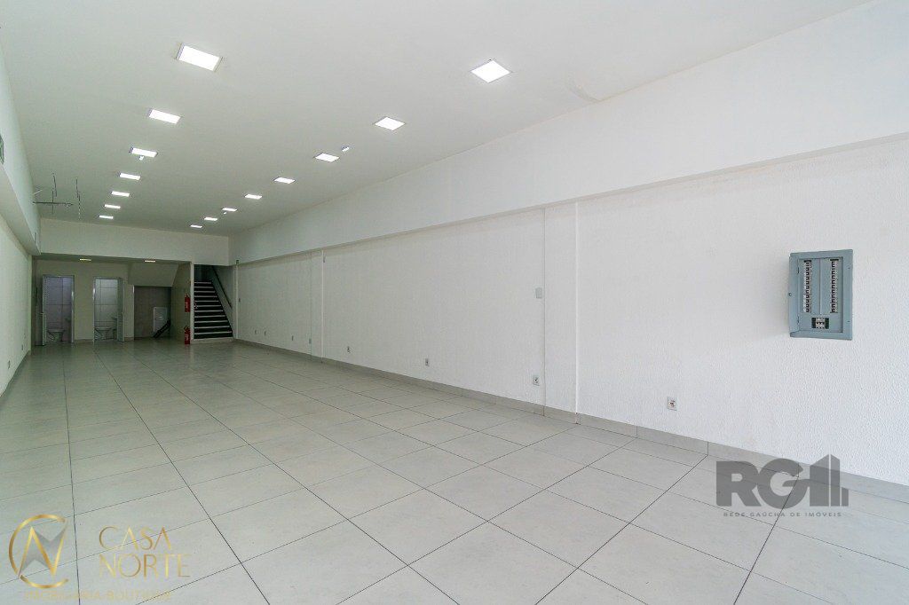 Loja à venda com 3 quartos, 277m², Avenida Assis Brasil no bairro Passo da Areia em Porto Alegre