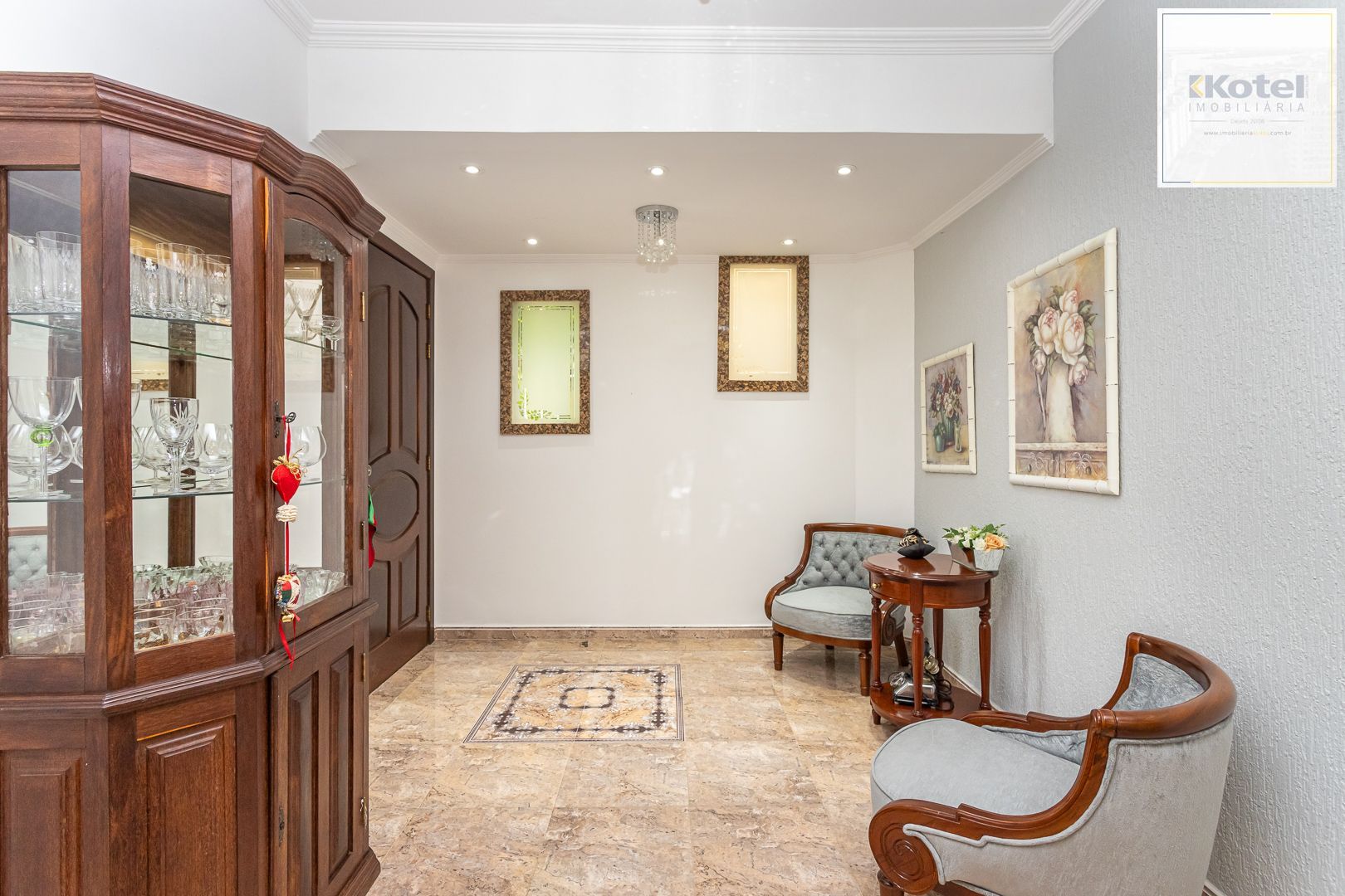 Casa de 272m², 4 dormitórios, 2 suítes e 4 vagas de garagem, no bairro Ipanema, próxima à orla do Guaíba. — foto 4