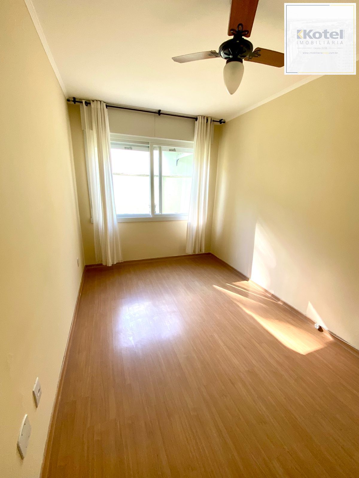 Apartamento1 dormitório, patio, vaga de garagem predio com elevador Menino Deus