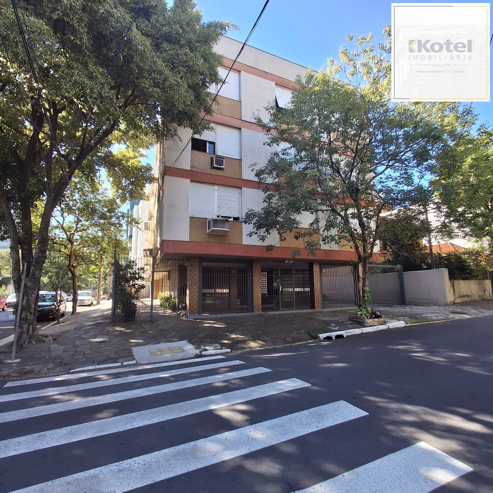 Amplo apartamento de 3 dormitórios próximo ao Zaffari Cabral, Parcão, Colegio Leonardo da Vinci