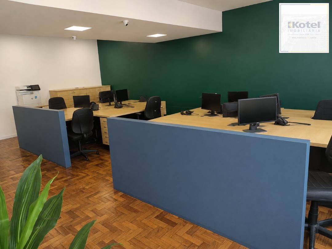 Excelente conjunto/sala separadas em sala 1001 e sala 1002 com 123, 68 m2 privativo cada sala (247,36m2 total das duas) 02 banheiro, 02 copas. Rua Andrade Neves.
