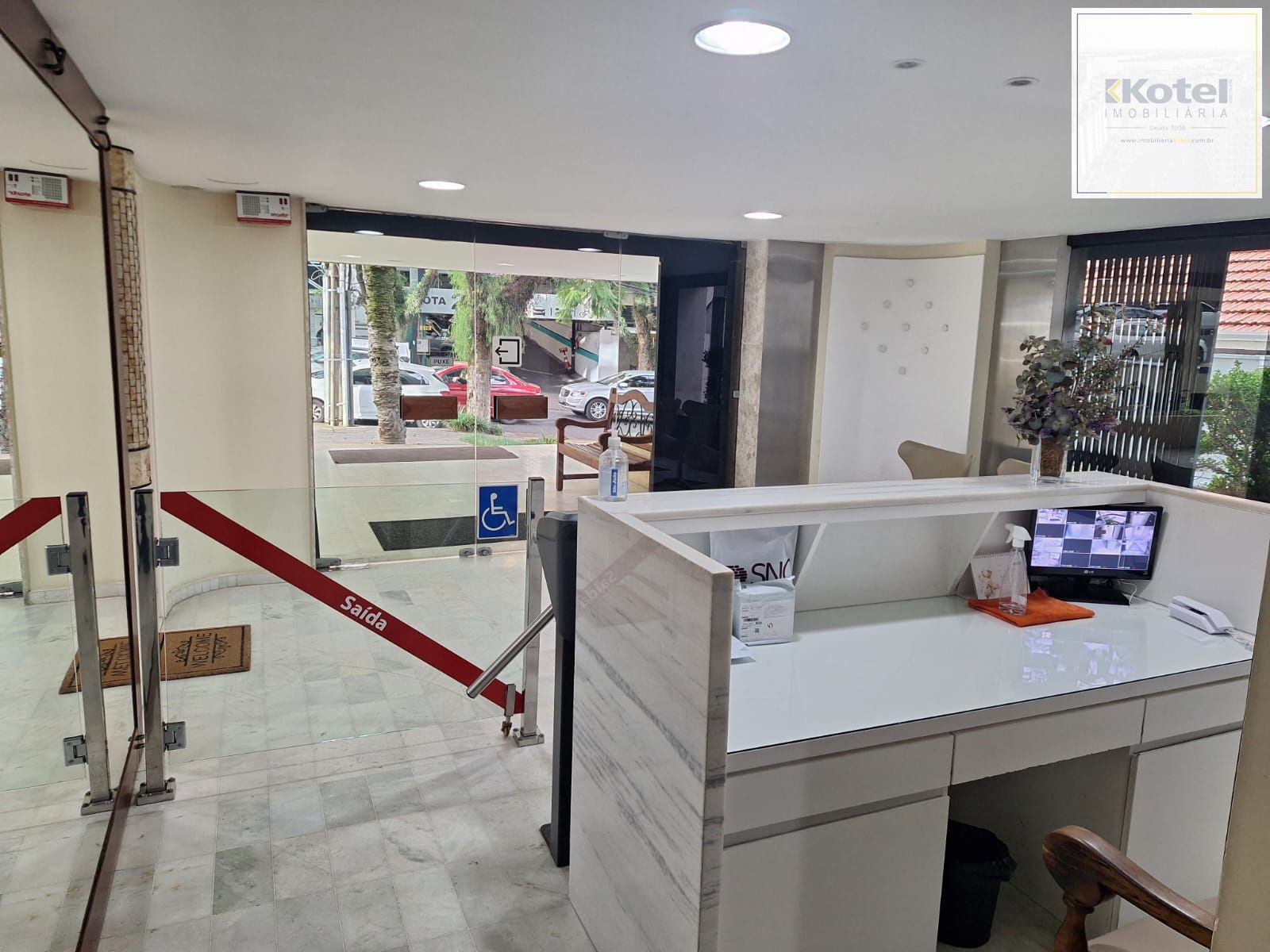 Sala coml. térreo,36m2, 02 banhs. rua D.Laura, R,Branco, 01 vaga