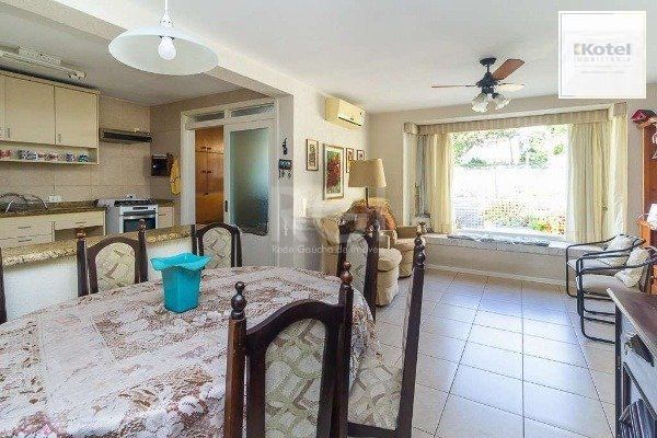 Casa para Venda - 227m², 3 dormitórios, sendo 1 suites, 4 vagas - Azenha — foto 4