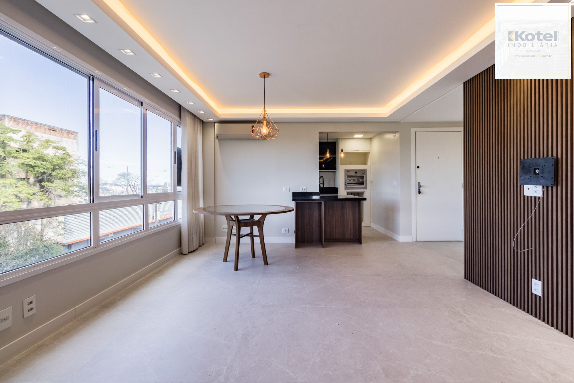 Apartamento reformado de 2 dormitórios com suíte no Jardim Botânico