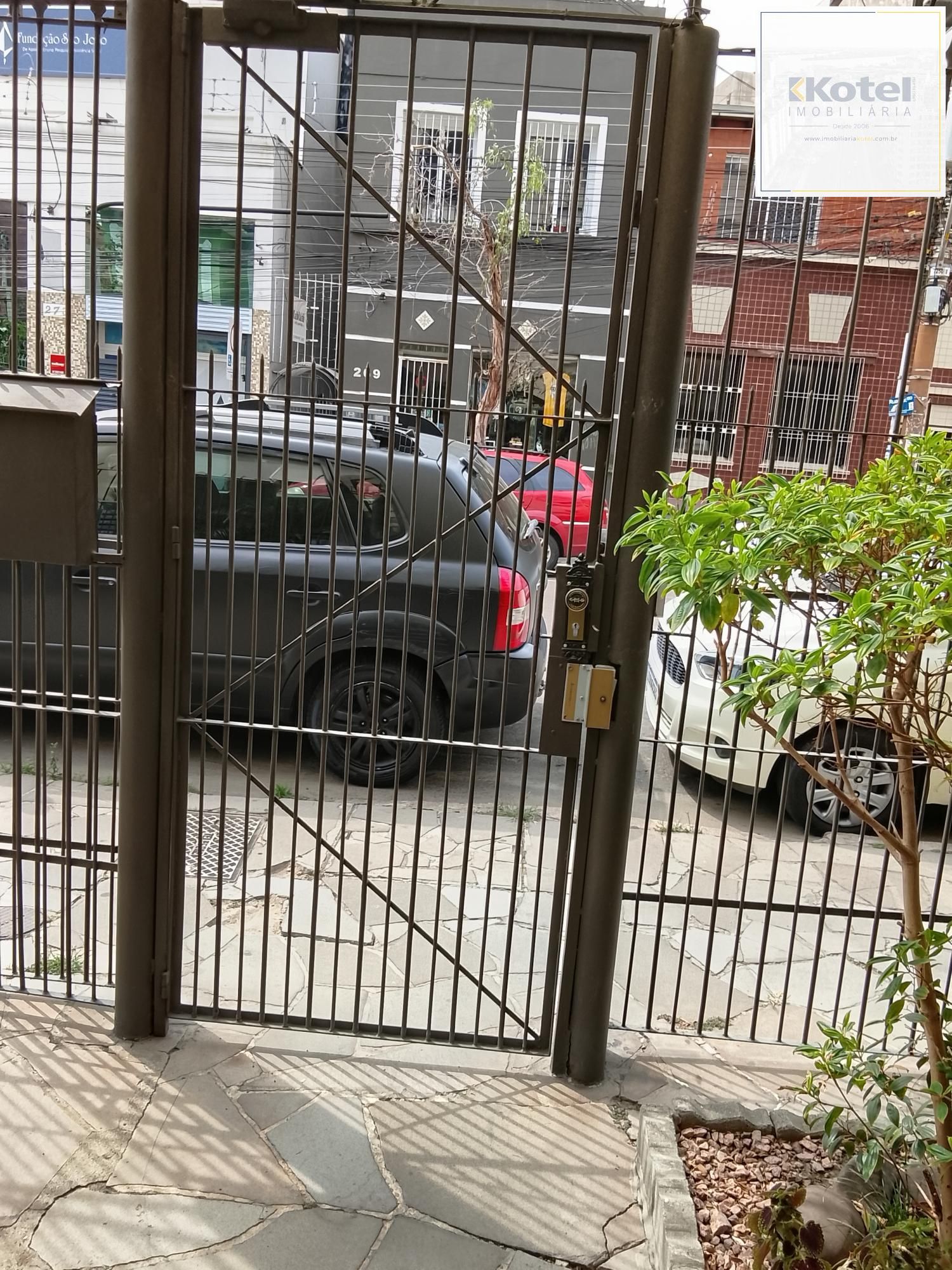 Excelente apto Lateral. 1D, sala, coz, área de serv. banh. Preço Atrativo!