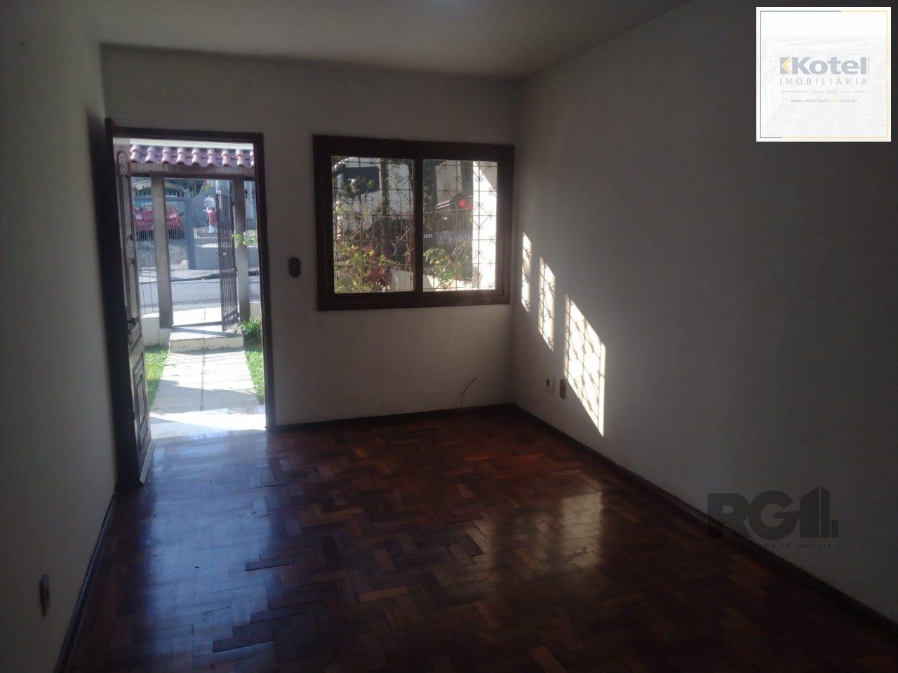 Casa 2 dormitórios, 1 vaga, Bairro Vila Cachoeirinha